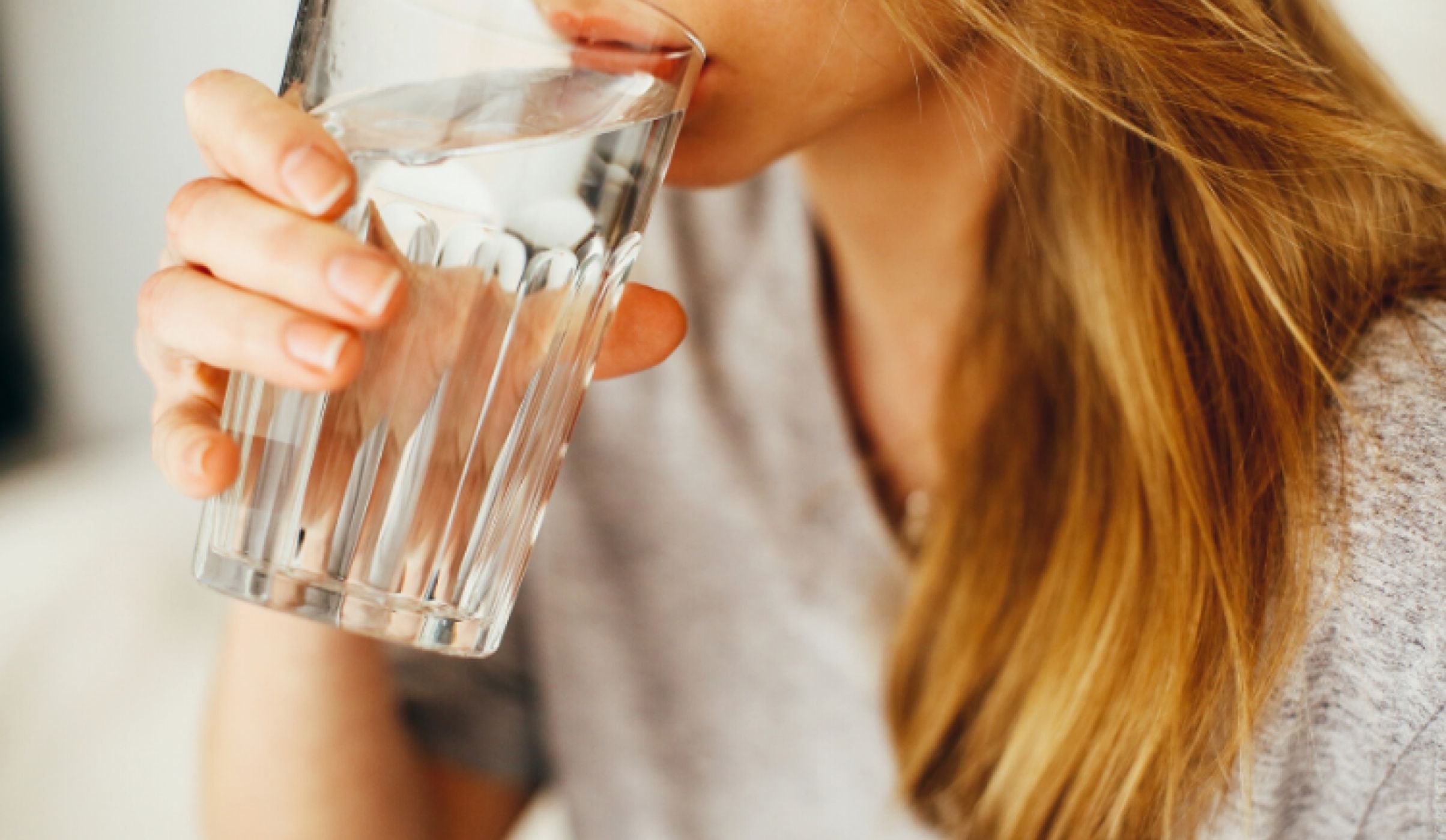 Koľko tekutín je vhodné počas dňa vypiť? | NutriFood Blog